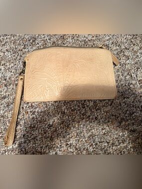 AMERICAN LEATHER CO - Hand-Tooled Leather Wristlet Wallet attached charge pack